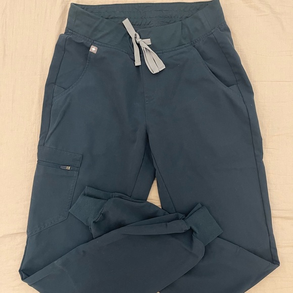 Figs Scrubs Dark Harbor Set - Picture 3 of 4